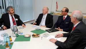 Foto: Gerhard Kleinböck, Geschäftsführer Dr. Manfred Voigt, Finanzmanager Hans-Rainer Burkert und Lothar Binding