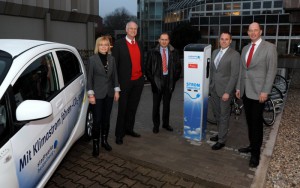 Foto v. l.n.r.: Prof. Anke Schuster; Lothar Binding,MdB; Michael Teigeler, Geschäftsführer der Stadtwerke Heidelberg Energie; Dr. Rudolf Irmscher, Geschäftsführer der Stadtwerke Heidelberg GmbH; Wolfgang Tiefensee, Verkehrsminister a.D.