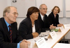 Prof. Dr. Eike Martin, Leitender Ärztlicher Direktor des Universitätsklinikums, Bundesgesundheitsministerin Ulla Schmidt, Lothar Binding, Irmtraut Gürkan, Kaufmännische Direktorin des Universitätsklinikums Heidelberg