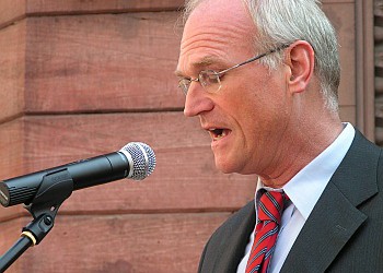 SPD-Abgeordnete Binding und Weisskirchen gedenken Bücherverbrennung durch Nationalsozialisten